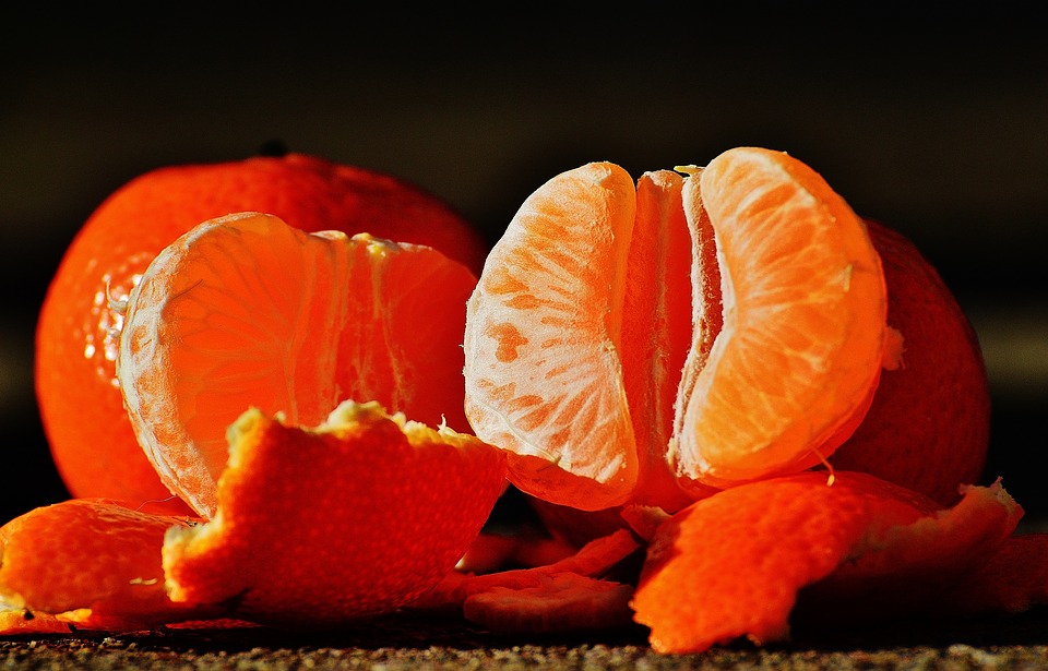 čerstvý pomeranč
