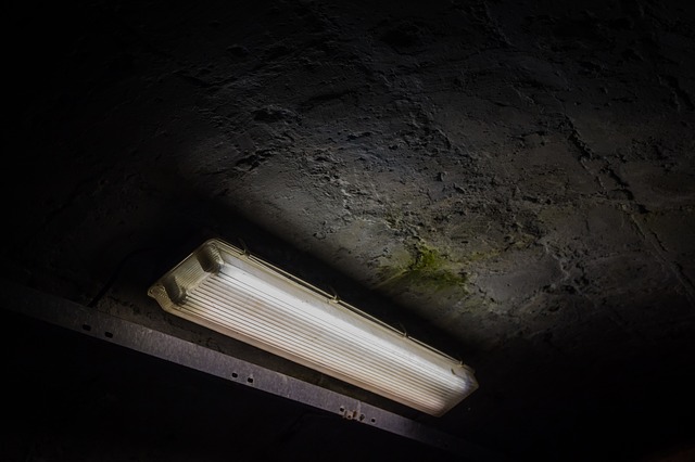 světlo v podzemí